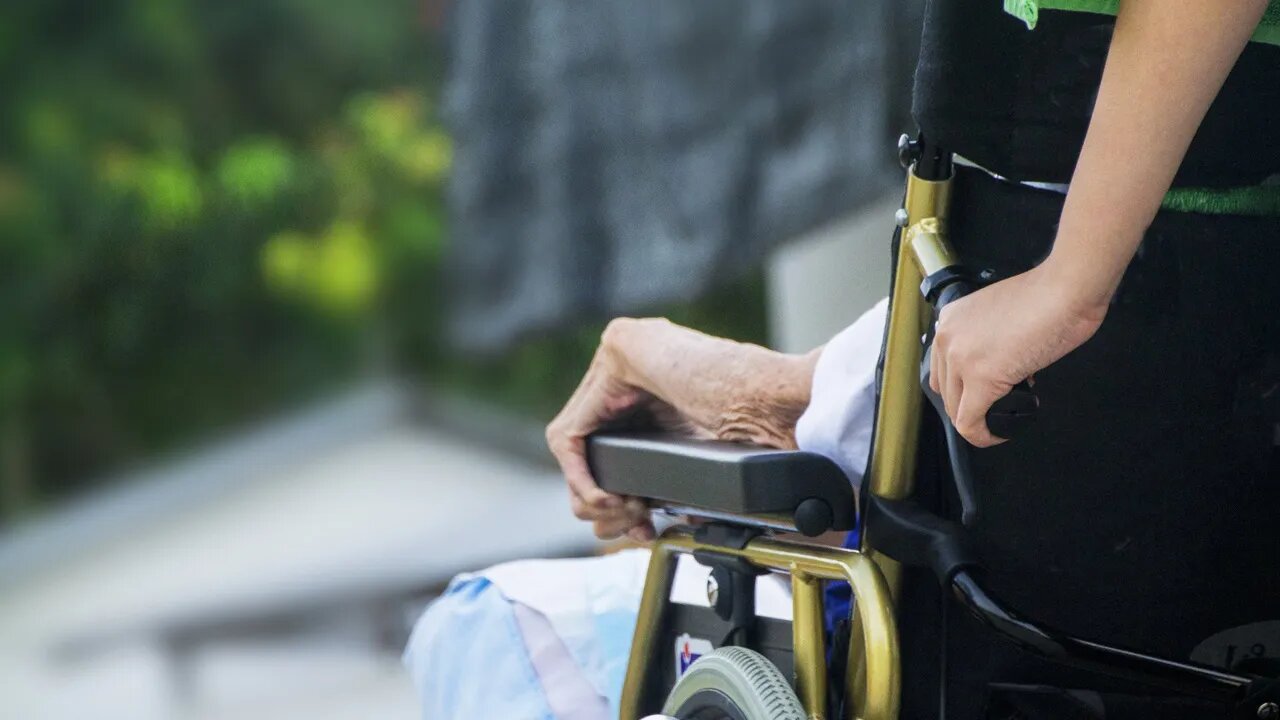 Pflegeheim-Hygienelösung mit Terranow CleanCoat 1 Jahr selbstdesinfizierend gegen Viren, Bakterien und Pilzsporen